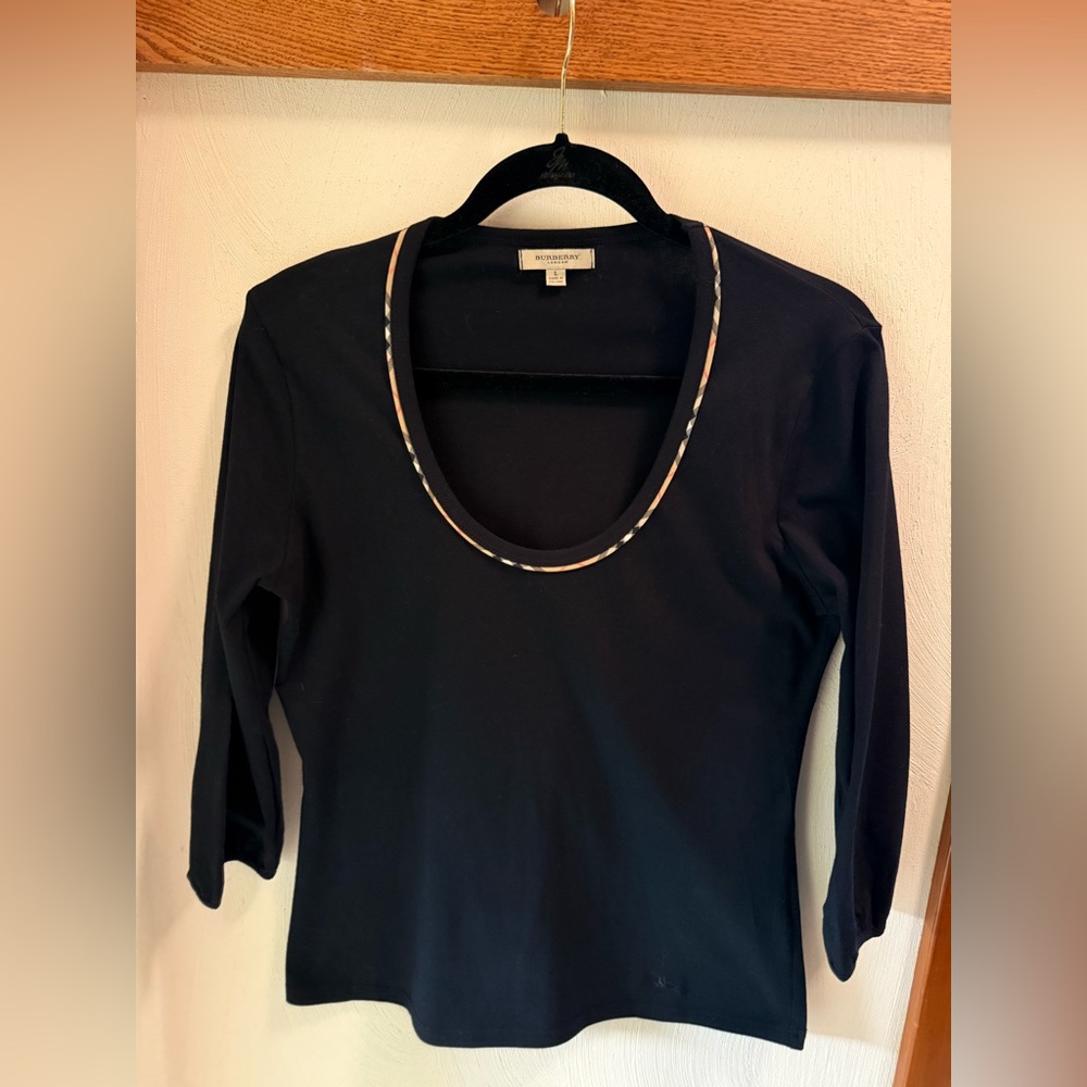 BURBERRY V-neck with Designer Logo
Piping NWOT